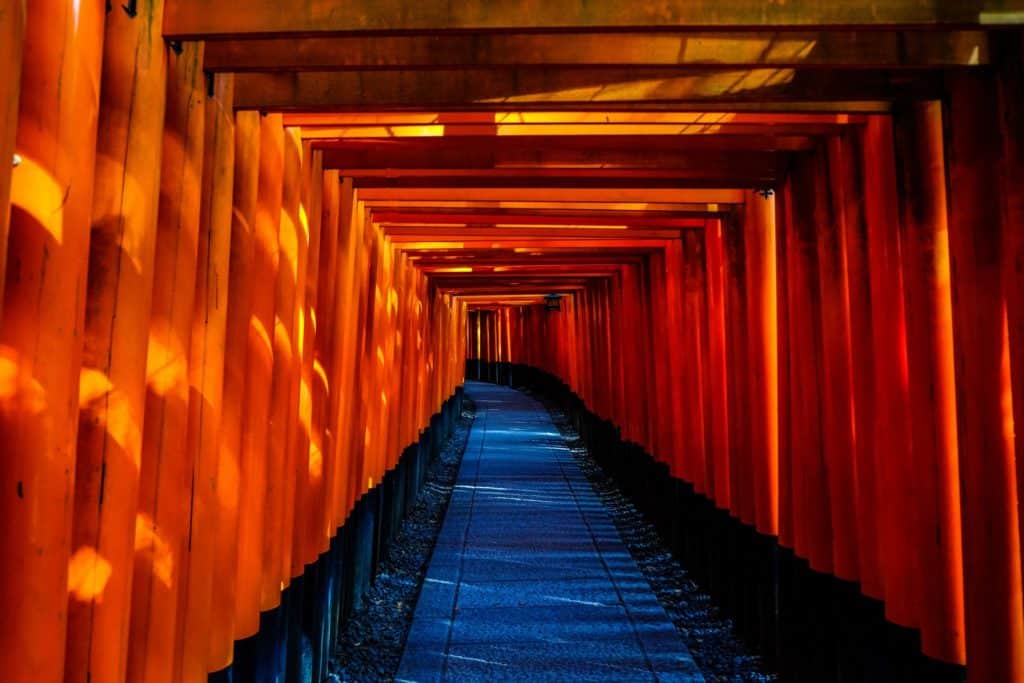 inolvidable tienes que ver en japon al Santuario Fushimi Inari está dedicado al dios del arroz