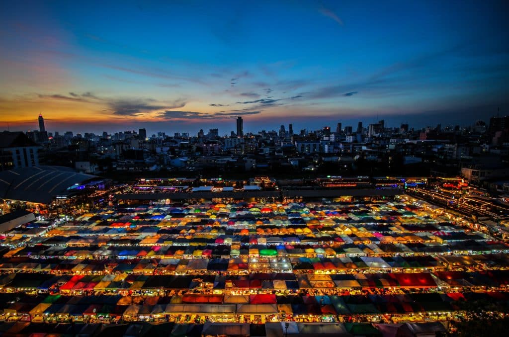 Mercado nocturno en Bangkok Tailandia