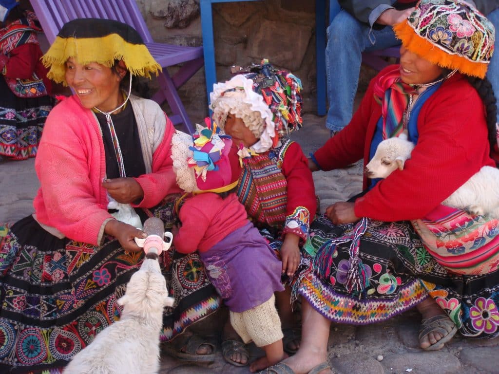 Pobladores de Ollantaytambo, Tour desde Cusco y Machupicchu, Perú