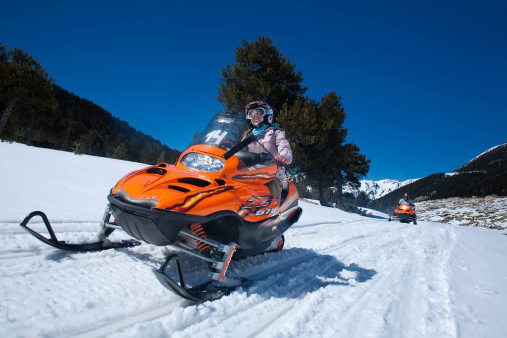 Motos de nieve en Grandvalira Grau Roig (Andorra)