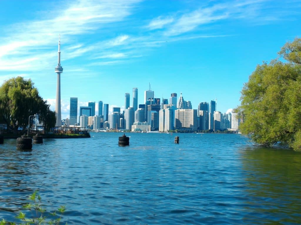Vista a Toronto desde el lago Ontario