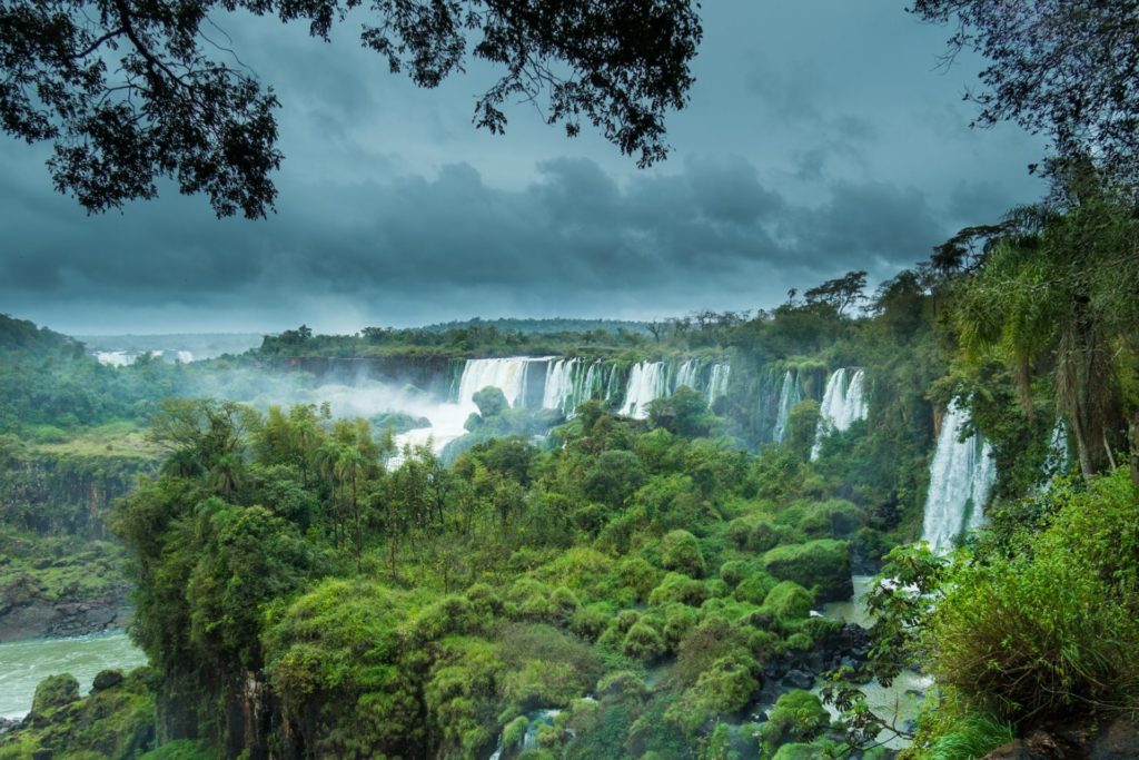 Cataratas de Iguazú vista desde Paraguay. 