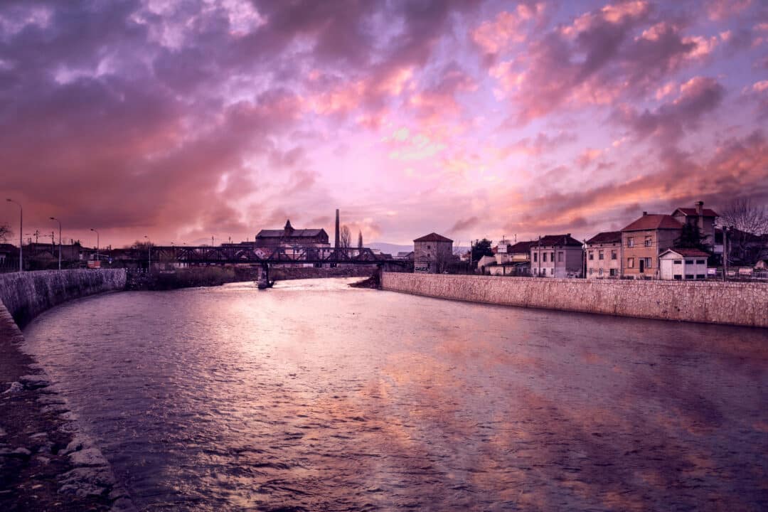 Coucher de soleil sur la vieille ville de Niš